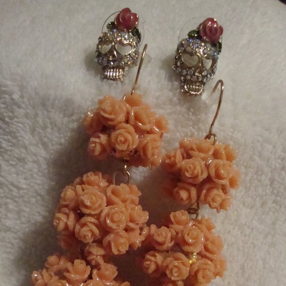 Blingy Skull and Roses Earrings - Picture 1 of 5